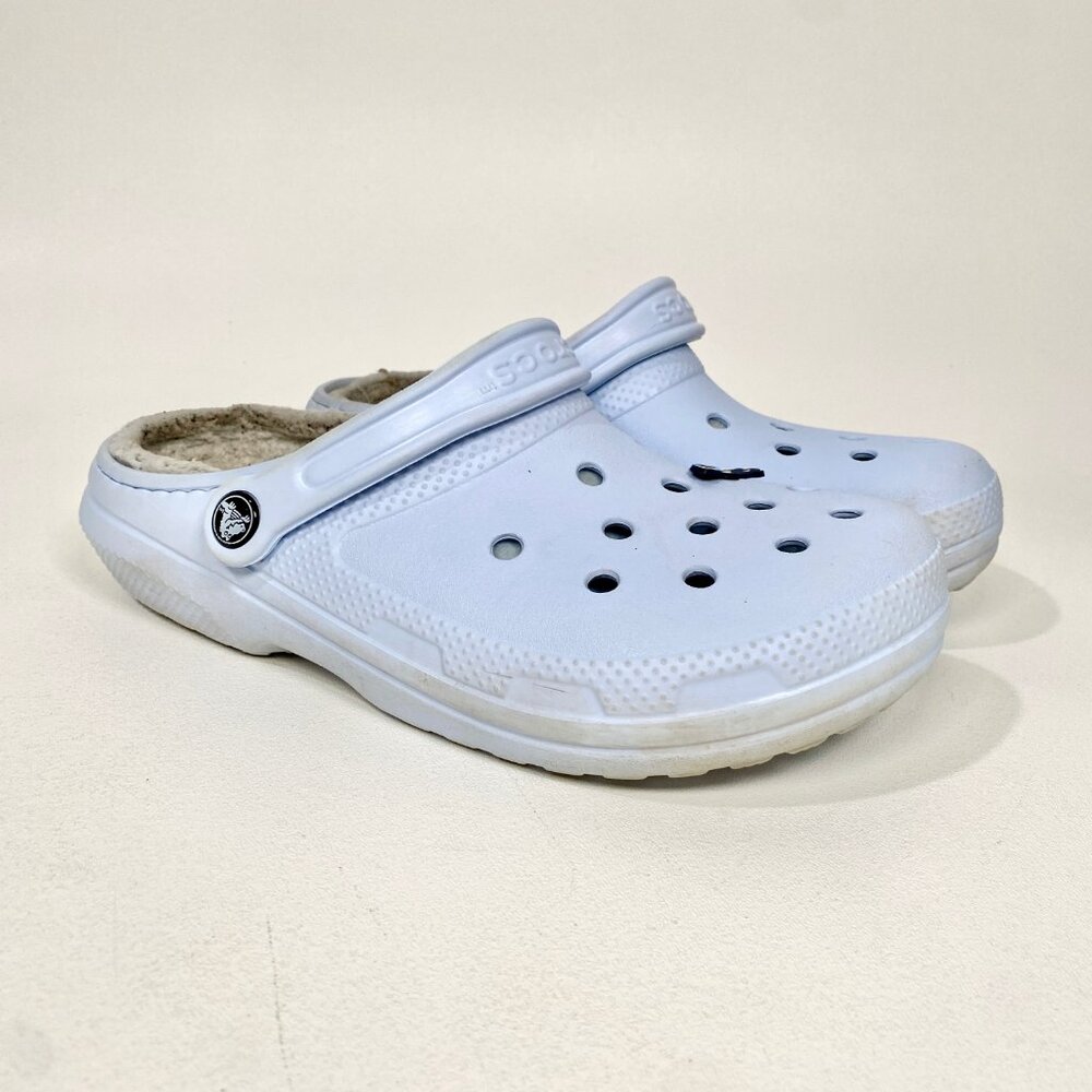 Light Blue Crocs Lined Clog | Men's Size 7 / Women's Size 9 with Car Charm - Picture 2 of 8
